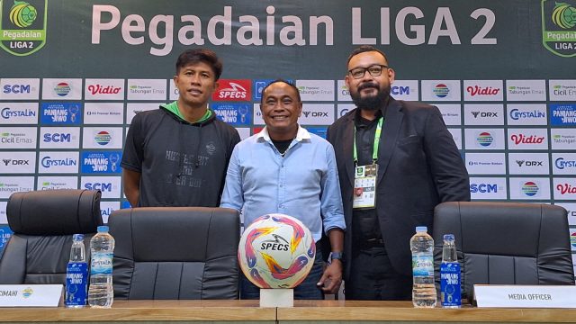 Pelatih PSKC Cimahi, Kas Hartadi (tengah). (Fifi Nofita)