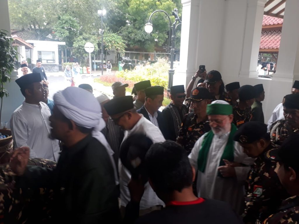 Hadiri Doa Bersama Warga Nahdliyin, Farhan-Erwin Harapkan Berkah Untuk Kota Bandung