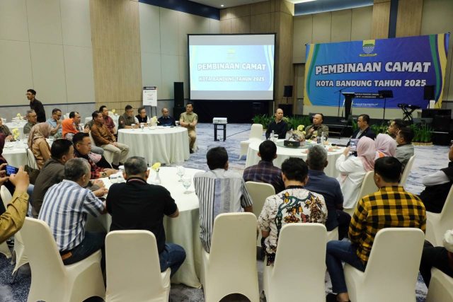 Diskusi dan Tukar Gagasan di Pembinaan Camat Se-Kota Bandung