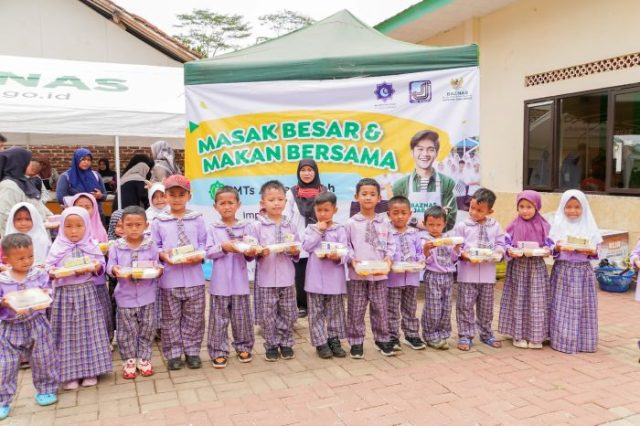 BAZNAS Jabar - PT Jasa Sarana Gelar Program MBG dan Edukasi Kebencanaan di MTS Al-Faqihiyah