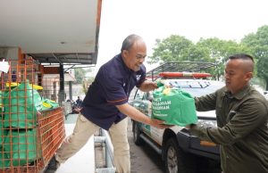 BAZNAS Jabar Salurkan Paket Munggahan untuk Kurir PosInd