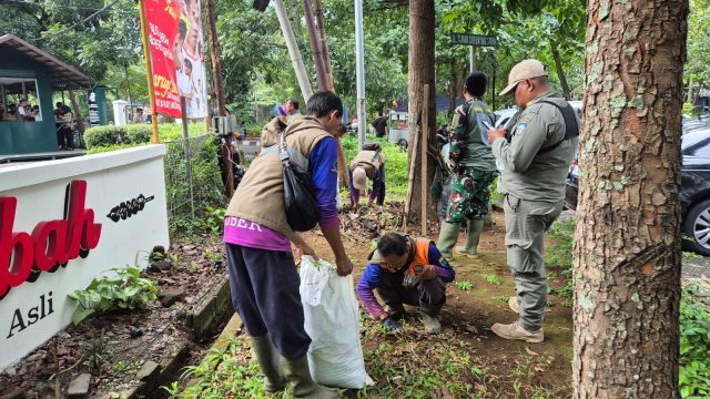 Kecamatan Bandung Wetan Gelorakan Jumat Bersih, Menuju Lingkungan Bersih dan Asri