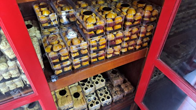 Toko Kue Yahya: Legenda Kue Bandung yang Tetap Eksis dan Laris Manis
