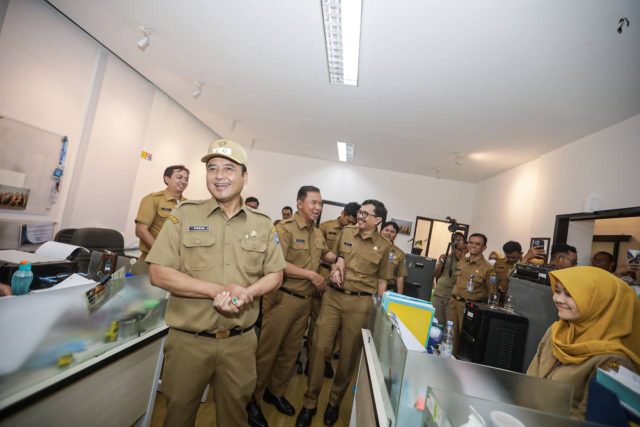 Tinjau Sejumlah OPD, Erwin Minta ASN Optimalkan Pelayanan Publik