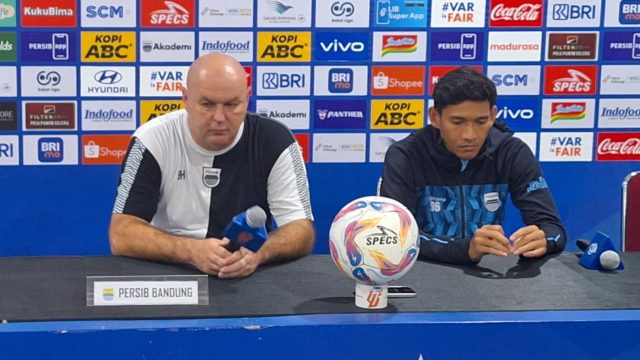 Pelatih Persib, Bojan Hodak dan Ryan Kurnia. (Fifi Nofita)