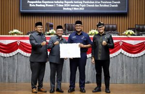 Rapat Paripurna DPRD Sepakati Perubahan Atas Perda Tentang Pajak dan Retribusi Daerah