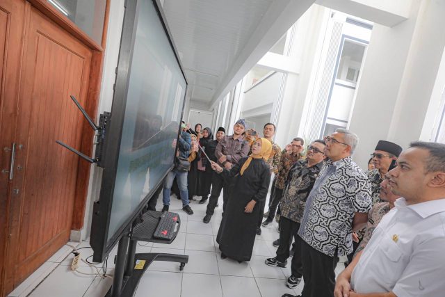 Resmikan Gedung Baru SDN 090 Cibiru, Wali Kota Bandung: Pendidikan Berkualitas adalah Prioritas