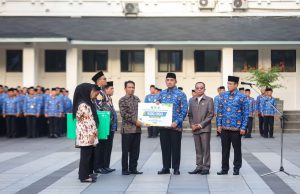 Pemkot Bandung Selesaikan Pembayaran Honor Guru yang Sempat Tertunda Pemkot Bandung Selesaikan Pembayaran Honor Guru yang Sempat Tertunda