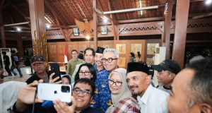 Para Musisi Bandung Buka Bersama dengan Farhan di Pendopo