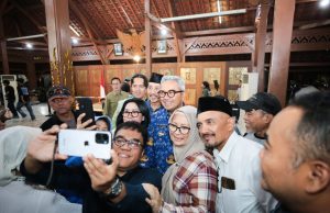 Para Musisi Bandung Buka Bersama dengan Farhan di Pendopo