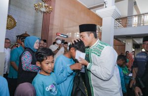 Wakil Wali Kota Bandung Donasikan Gaji Pertama untuk Anak Yatim dan Siap Jadi Orang Tua Asuh
