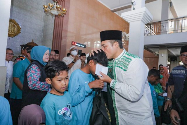 Wakil Wali Kota Bandung Donasikan Gaji Pertama untuk Anak Yatim dan Siap Jadi Orang Tua Asuh