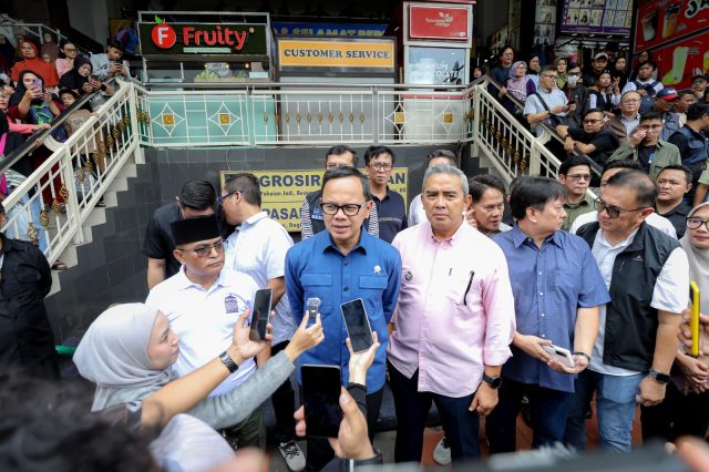 Tinjau Pasar Baru Kota Bandung, Wamendagri: 3.000 Pedagang, 20 Ribu Pengunjung per Hari, Roda Ekonomi Berputar