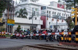 Pahlawan di Perlintasan, Dedikasi Petugas Perlintasan Kereta Api Demi Keselamatan Bersama