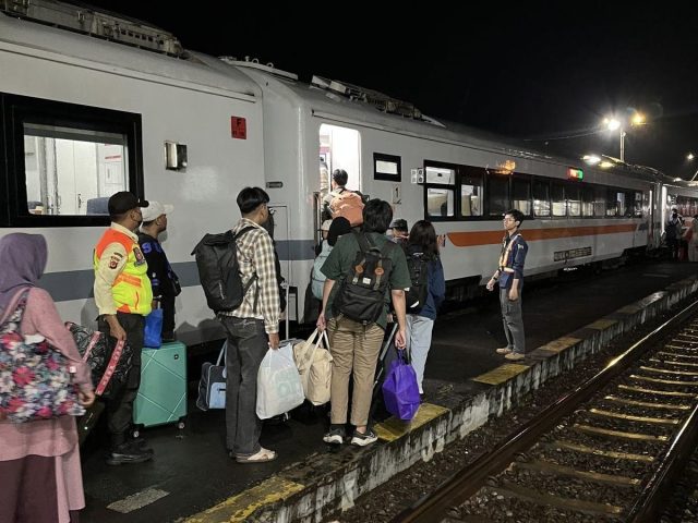 170 Relawan Bantu Lancarkan Arus Mudik di Daop 2 Bandung