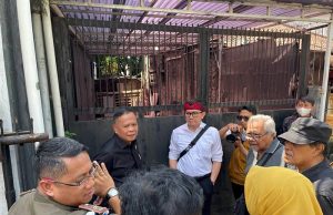 Andri Gunawan Tinjau Korban Banjir di Kelurahan Gumuruh