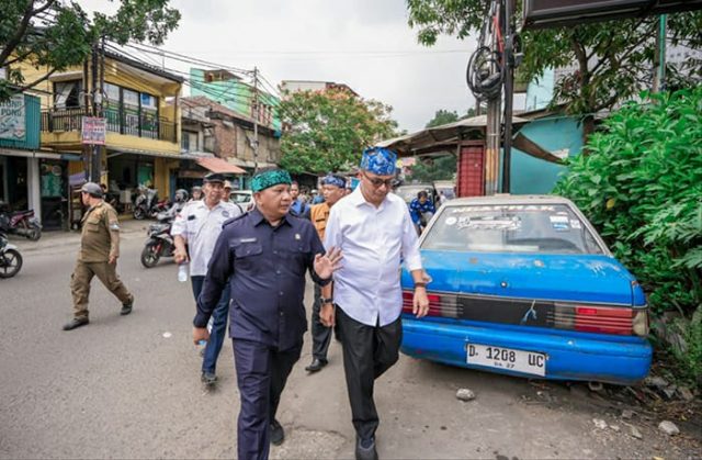 WhatsApp Image 2025-04-28 at 14.56.38 H. Soni Daniswara Lakukan Survei Penerima Rutilahu di Bojongloa Kaler