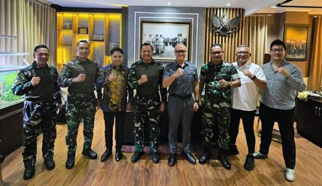 Edwin Senjaya Sambut Pembina BFC, Danjen Kopassus Mayjen TNI Djon Afriandi