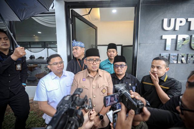 TPU Terpadu Cibiru Diresmikan, Farhan Tegaskan Layanan Pemakaman Gratis dan Antipungli TPU Terpadu Cibiru Diresmikan, Farhan Tegaskan Layanan Pemakaman Gratis dan Antipungli