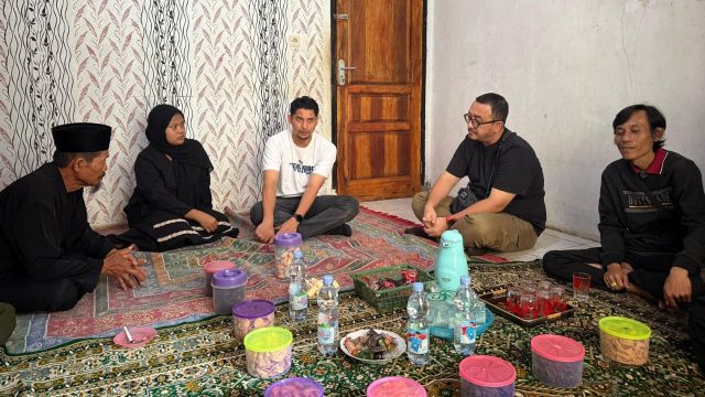 Persib dan VPC Santuni Keluarga Bobotoh yang Meninggal Jatuh dari Flyover. (Media officer Persib)
