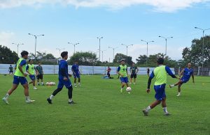 Persib latihan di lapangan pendamping Stadion Gelora Bandung Lautan Api. (Fifi Nofita)