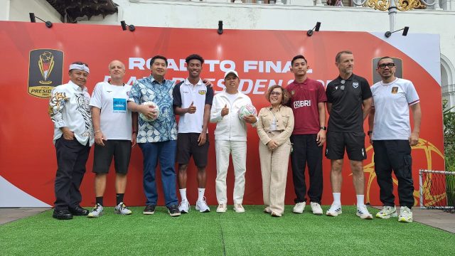 Perwakilan Oxford United, Port FC, Dewa United, dan Indonesia All Star menghadiri sesi press Conference Road To Final Piala Presiden 2025 di Gedung Sate, Kota Bandung, Jumat (11/7/2025). (Fifi Nofita)
