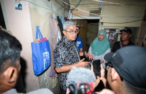 Tinjau Rumah Ambruk di Pasirluyu, Farhan Pastikan Pemkot Bandung Bantu Warga Terdampak