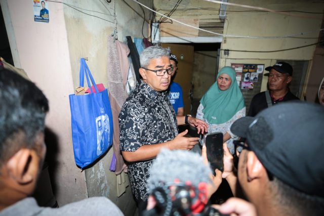 Tinjau Rumah Ambruk di Pasirluyu, Farhan Pastikan Pemkot Bandung Bantu Warga Terdampak