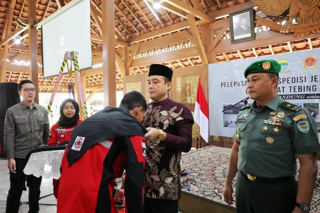 Dari Bandung untuk Dunia: Tim Vertical Rescue Bangun Jembatan di Papua dan Ekspedisi Panjat Tebing di Malaysia