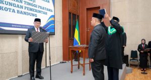 Lantik Kepala BKPSDM, Wali Kota Bandung: Jaga Integritas Demi Pelayanan Terbaik Kepada Masyarakat!