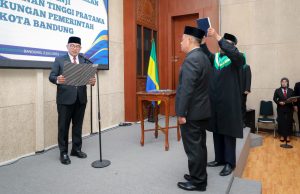 Lantik Kepala BKPSDM, Wali Kota Bandung: Jaga Integritas Demi Pelayanan Terbaik Kepada Masyarakat!