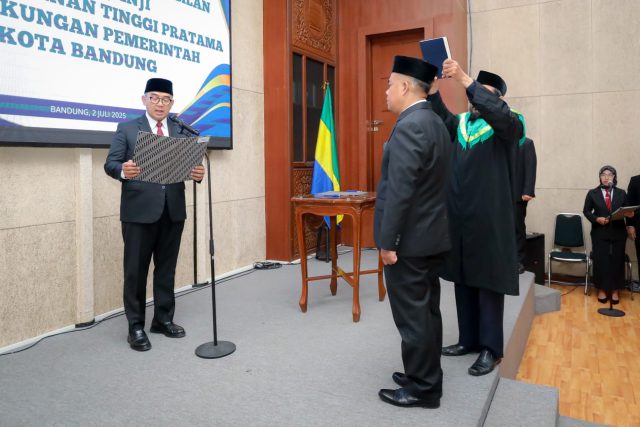 Lantik Kepala BKPSDM, Wali Kota Bandung: Jaga Integritas Demi Pelayanan Terbaik Kepada Masyarakat!