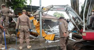 Satpol PP Bandung Bongkar 42 Kios Liar, PKL Ditertibkan di 6 Titik Lokasi