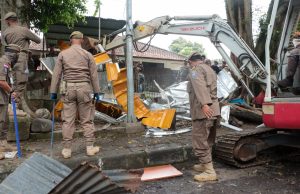 Satpol PP Bandung Bongkar 42 Kios Liar, PKL Ditertibkan di 6 Titik Lokasi