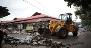 Akhiri Penumpukan, DLH Kota Bandung Turun Tangan Bersihkan 80 Ton Sampah di Pasar Gedebage