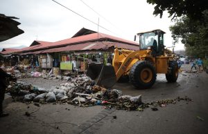 Akhiri Penumpukan, DLH Kota Bandung Turun Tangan Bersihkan 80 Ton Sampah di Pasar Gedebage