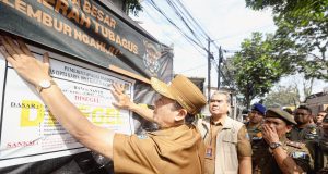 Pemkot Bandung Segel Bangunan di Jalan Tubagus Ismail