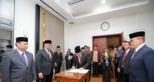 Lantik Sejumlah Kepala Dinas, Wali Kota Bandung: Tantangan Kita Berat, Mari Bersama Tuntaskan!