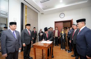 Lantik Sejumlah Kepala Dinas, Wali Kota Bandung: Tantangan Kita Berat, Mari Bersama Tuntaskan!