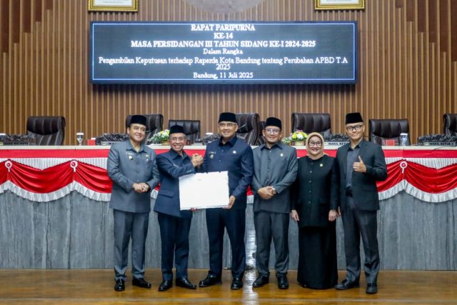 Raperda Perubahan APBD 2025 Kota Bandung Disahkan