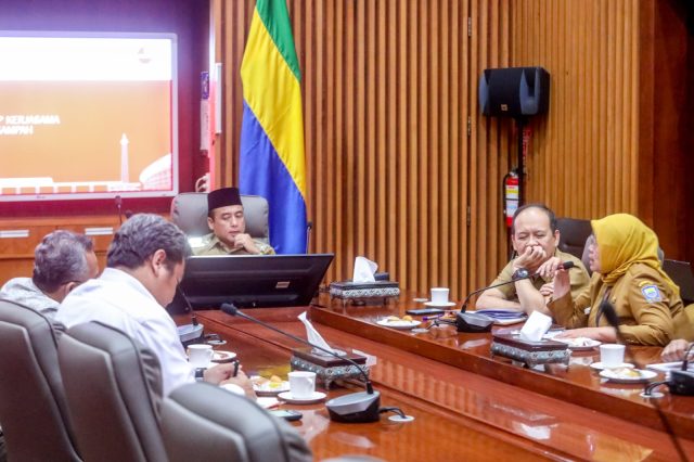 Pemkot Bandung dan PT Adhi Karya Bahas Wacana Pengelolaan Sampah di Gedebage