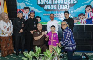 Bandung Pecahkan Rekor MURI, Serahkan 52.010 Kartu Identitas Anak