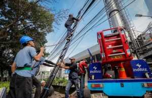 Diskominfo Kota Bandung Tangani Aduan Kabel Udara Menjuntai di Jalan Laswi