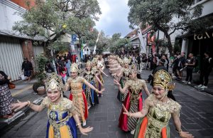 Kirab Budaya HUT ke-80 Jawa Barat Berlangsung Meriah