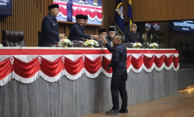 Fraksi PDIP Sampaikan Pandangan Umum Terhadap 4 Raperda Usulan Pemkot Bandung