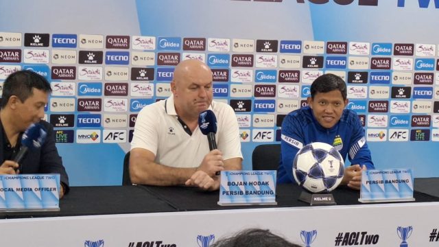 Pelatih Persib Bojan Hodak dan Adam Alis. (Fifi Nofita)