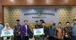 Program Jabar Cerdas: 102 Mahasiswa Berprestasi Terima Beasiswa dari BAZNAS Jawa Barat