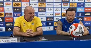Pelatih Persib, Bojan Hodak dan Marc Klok. (Fifi Nofita)