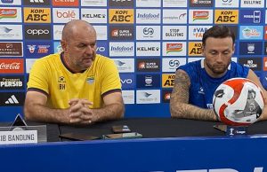 Pelatih Persib, Bojan Hodak dan Marc Klok. (Fifi Nofita)