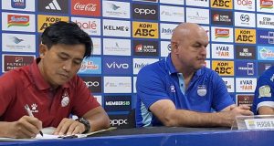 Pelatih Persib, Bojan Hodak dan pelatih fisik Yaya Sunarya. (Fifi Nofita)